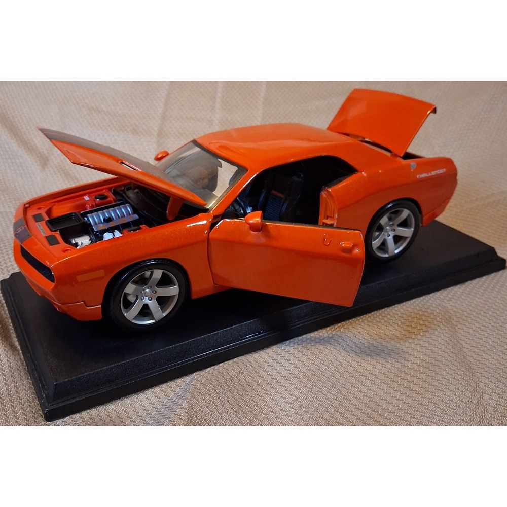 Dodge Challenger Hemi Diecast Model Car Orange 1/18 Scale Display Muscle Car